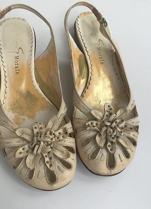 Женские босоножки