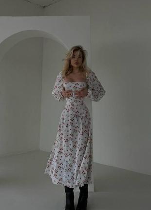 Роскошное женское легкое длинное платье с разрезом в цветочный принт6 фото