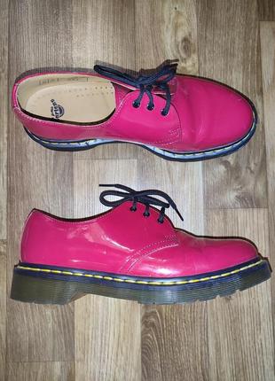 Туфлі жіночі dr. martens р.39