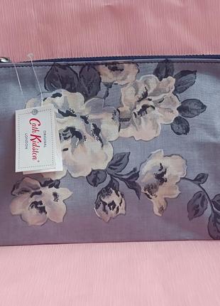 Косметичка от cath kidston.
