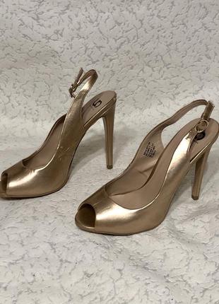 Босоножки женские