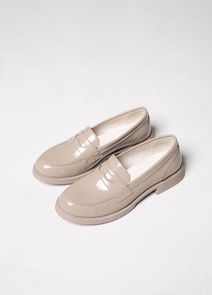 Туфли лоферы лаковые светлые женские кожаные бежевые v7-mer-02k3 фото