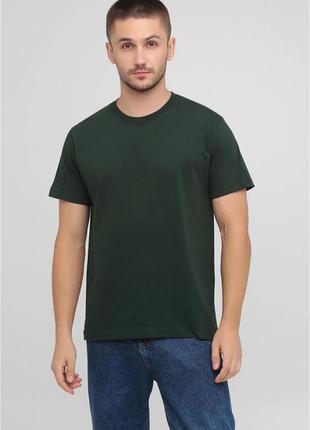 Чоловіча темно-зелена футболка без малюнків та принтів stedman з коротким рукавом на обхват грудей 122см 2xl