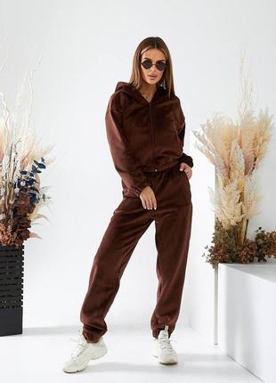 Костюм на молнии из велюра на замше 44-48 размеров. 310042