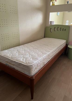 Дитяче ліжко з матрацом