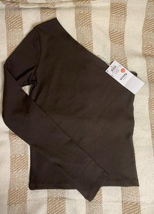 Красива жіноча кофта на один рукав