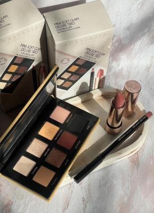 Набор тени + помада + карандаш для губ anastasia beverly hills soft glam deluxe trio