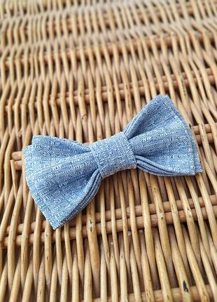 Галстук-бабочка голубой под джинсы3 фото