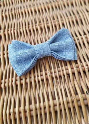 Галстук-бабочка голубой под джинсы2 фото