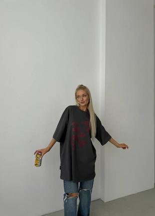 Стильна жіноча бавовняна подовжена футболка оверсайз з принтом губками9 фото