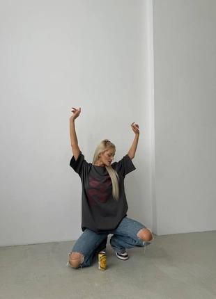 Стильна жіноча бавовняна подовжена футболка оверсайз з принтом губками8 фото