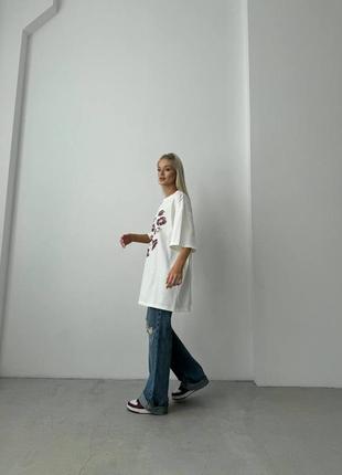 Стильна жіноча бавовняна подовжена футболка оверсайз з принтом губками4 фото