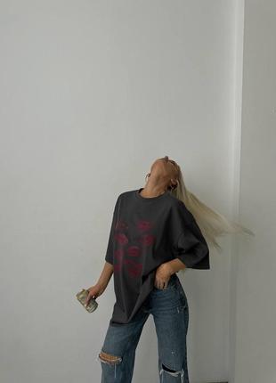 Стильна жіноча бавовняна подовжена футболка оверсайз з принтом губками7 фото