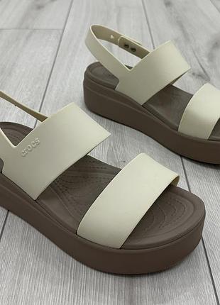 Жіночі босоніжки, сандалії lavender crocs brooklyn low collaboration (25 см)