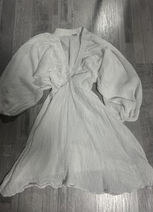 Сукня біла з мусліну