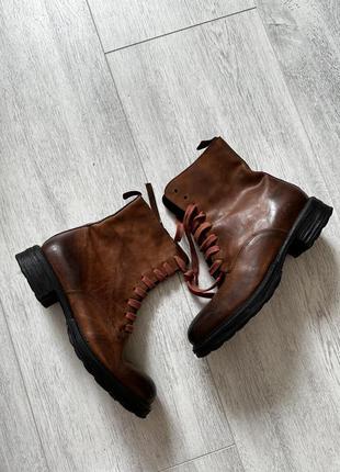 Шкіряні черевики з блискучими вставками