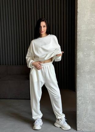 Женский костюм