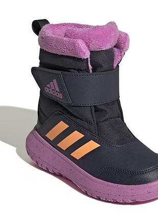 В наявності чобітки від adidas
