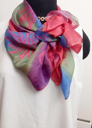 Большой платок из натурального шелка.