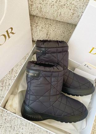 Чоботи в стилі dior
