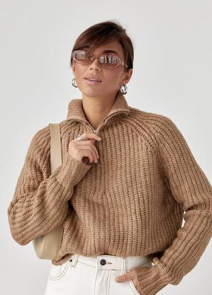 Женский вязаный свитер oversize с воротником на молнии - светло-коричневый цвет, l (есть размеры)5 фото