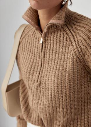 Женский вязаный свитер oversize с воротником на молнии - светло-коричневый цвет, l (есть размеры)4 фото