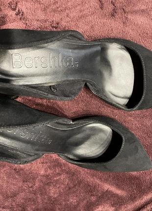 Шикарные туфли - лодочки замшевые bershka2 фото