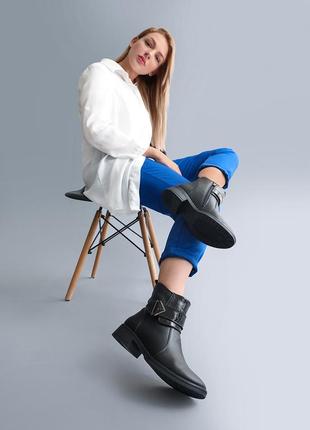 Ботинки женские зимние кожаные модные стильные пряжка ремешок низкий каблук4 фото