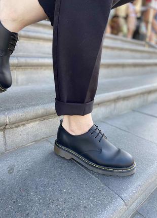 Туфли дерби женские на шнурках черные светлая подошва кожаные3 фото