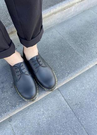Туфли дерби женские на шнурках черные светлая подошва кожаные5 фото