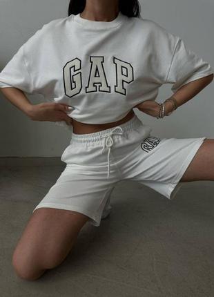 Жіноча двійка gap: шорти та футболка6 фото