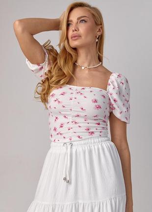 Короткая блуза-топ в цветочек - белый с розовым цвет, m (есть размеры)