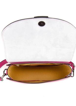 Стильна шкіряна сумочка напівкругла рожева малинова через плече італія 71030vl8 фото