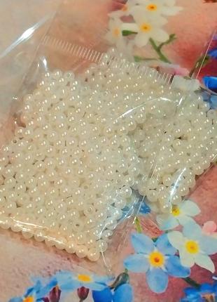 Бусины жемчуг,пластик (молоко) 4 мм упаковка 10 г