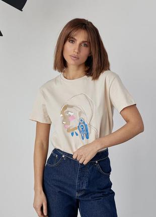 Женская футболка украшена принтом девушки с сережкой - бежевый цвет, m (есть размеры)8 фото