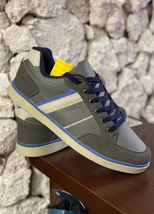 Мужские кроссовки