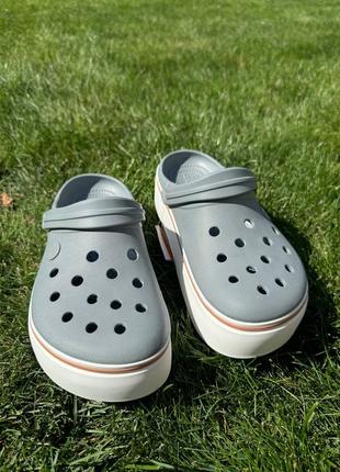Crocs crocband platform grey жіночі крокси в сірому кольорі