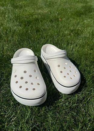 Crocs crocband platform white жіночі крокси в білому кольорі на платформі