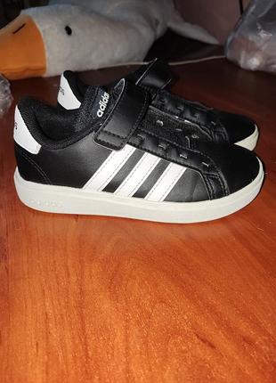 Кроссовки adidas