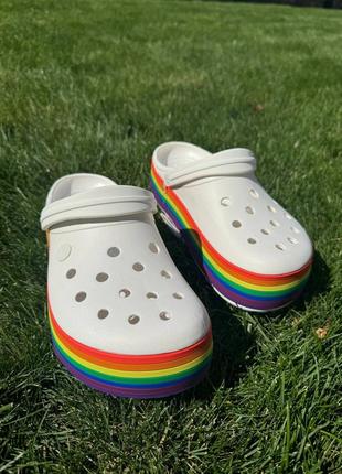 Женские кроссы на платформе с цветной подошвой crocs crocband platform rainbow 🌈