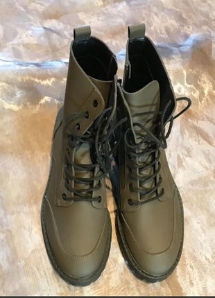 Новые высокие ботинки на шнуровке. 38 pull&bear
