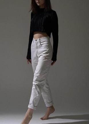 Білі молочні джинси з ідеальною посадкою