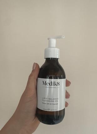Очищуюче масло для обличчя від medik8