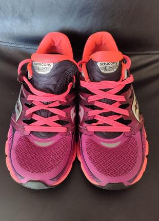 Невероятные женские беговые кроссовки Men saucony iso zealot series