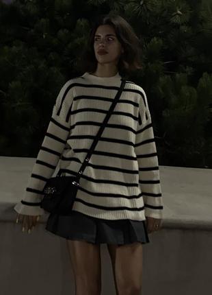 Свитер в полоску