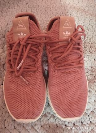 Удобные кроссовки adidas