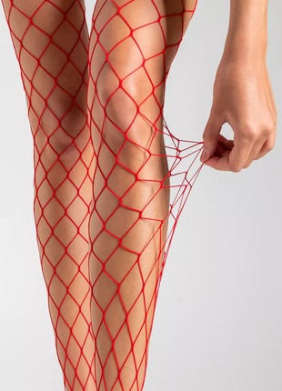 Красные колготки в очень крупную сетку-1/2 3/4