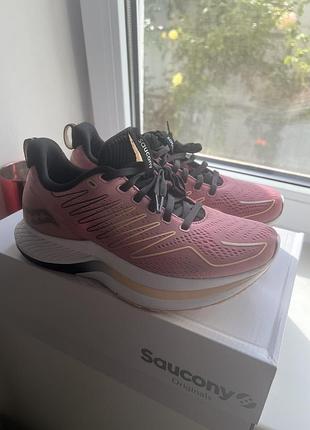 Кроссовки женские saucony почти новые