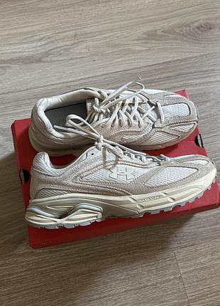 Кросівки under armour hovr