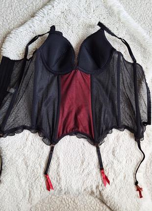 Корсет с застежками для чулок